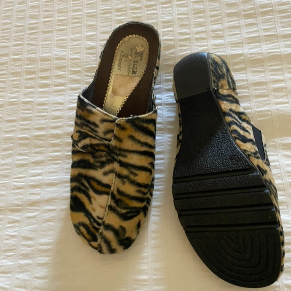 Soft Tiger Print Slides - image 3